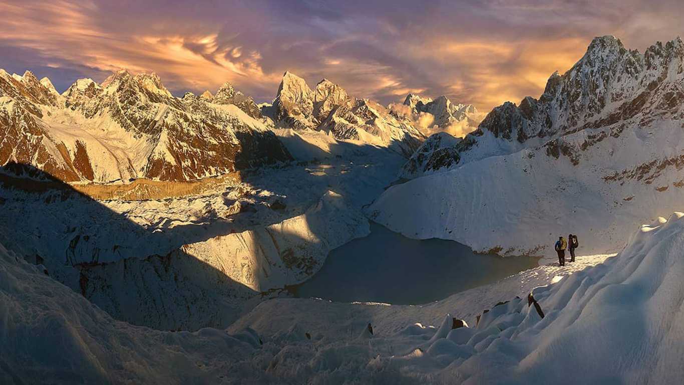 Mesmerizing View of Everest Himalaya
