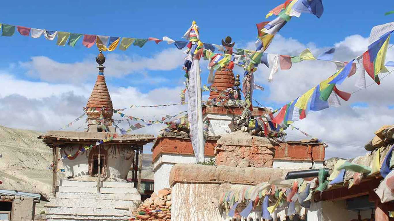 Stupas along the trail to Mustang tiji Festival