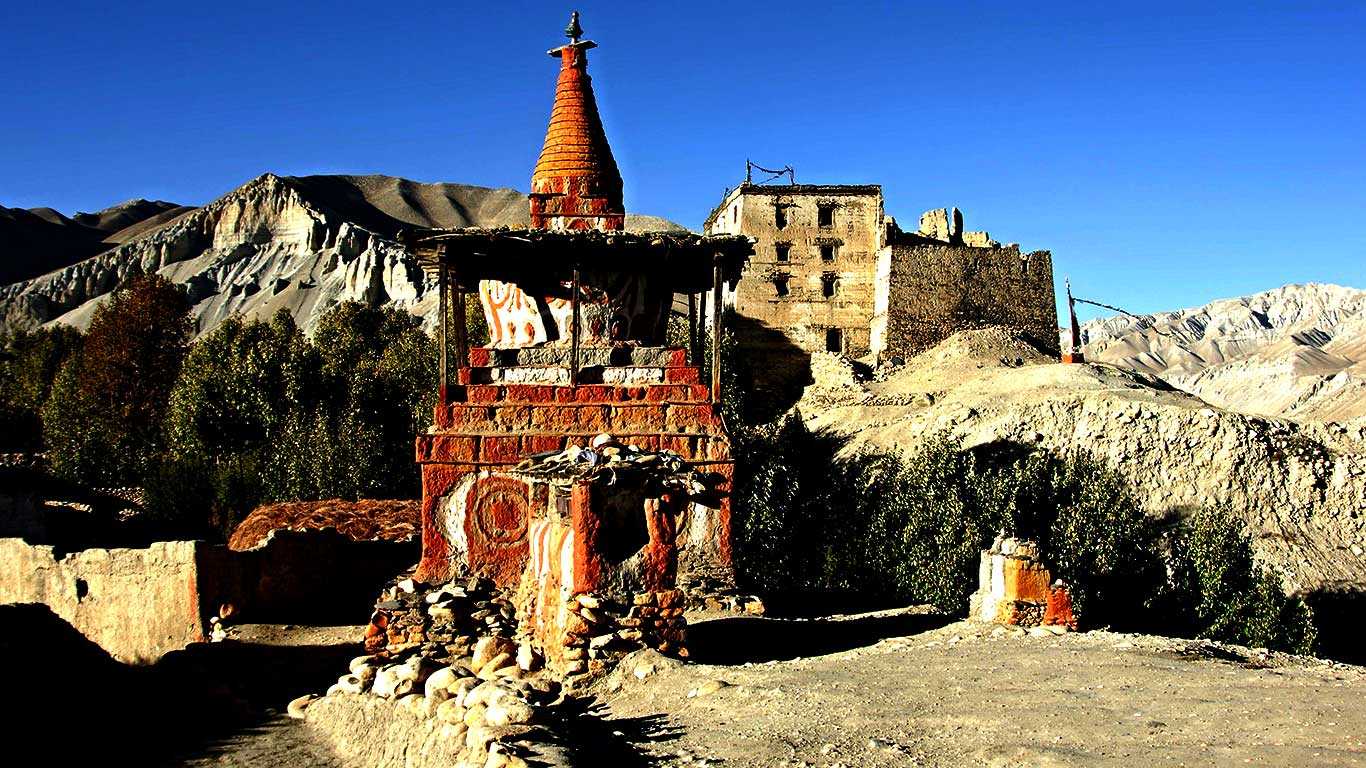 Chorten on the way to Upper Mustang Alternative route
