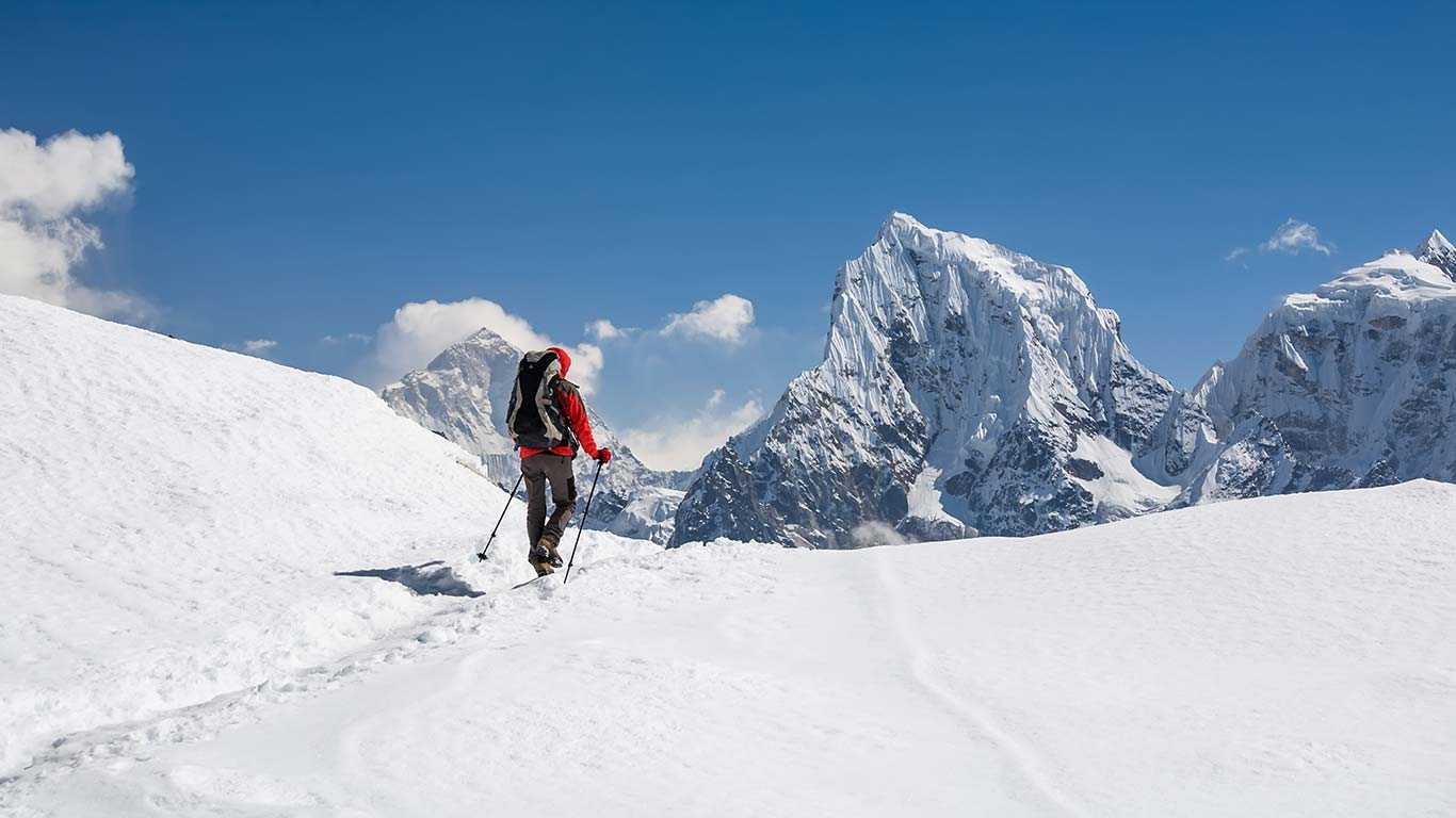Trekker crossing the Renjola pass in Everest region